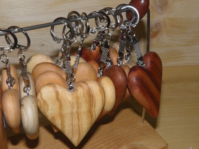 Srdce ze dřeva - KLÍČENKA - Oliva > varianta Oliva