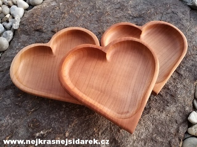 Miska ve tvaru srdce > varianta Ořešák vlašský
