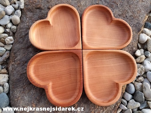 Miska ve tvaru srdce > varianta Ořešák vlašský