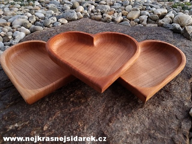 Miska ve tvaru srdce > varianta Ořešák vlašský