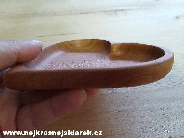 Miska ve tvaru srdce > varianta Ořešák vlašský