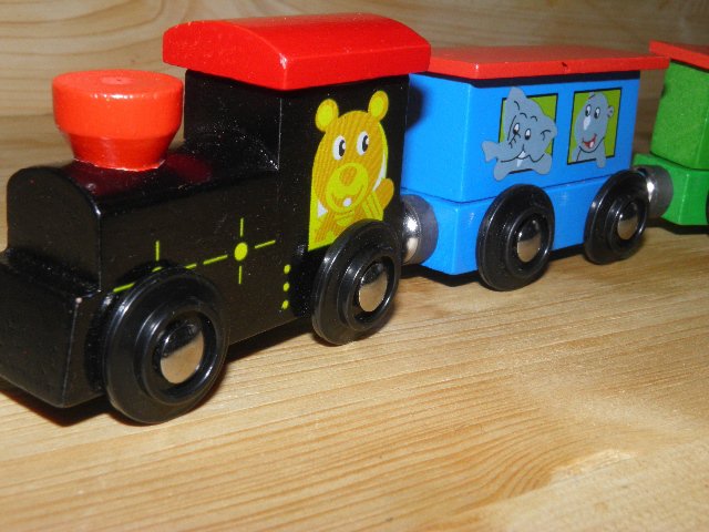 Dřevěný vláček na magnet > varianta 1