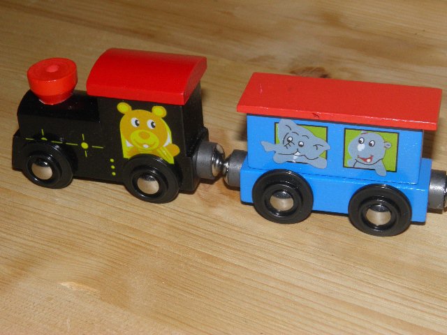 Dřevěný vláček na magnet > varianta 1