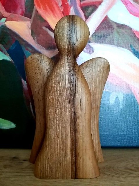 Anděl ze dřeva - velký > varianta Ořešák vlašský 1