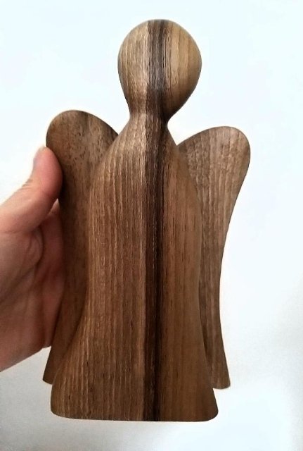 Anděl ze dřeva - velký > varianta Ořešák vlašský 1