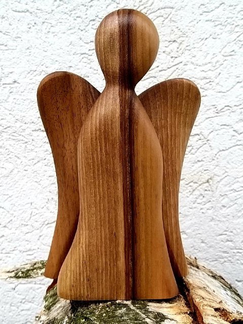 Anděl ze dřeva - velký > varianta Ořešák vlašský 1