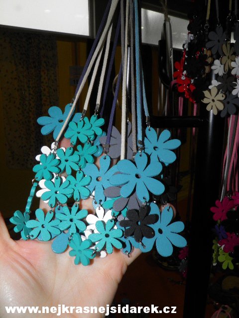 Náhrdelník - Dřevěný - Kytka > varianta Růžová