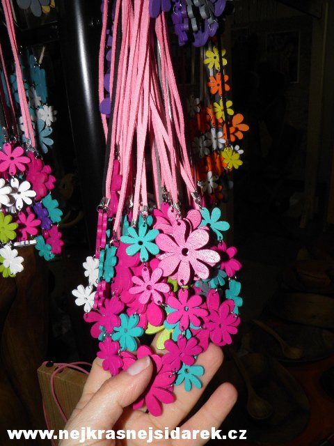 Náhrdelník - Dřevěný - Kytka > varianta Hnědá - přírodní