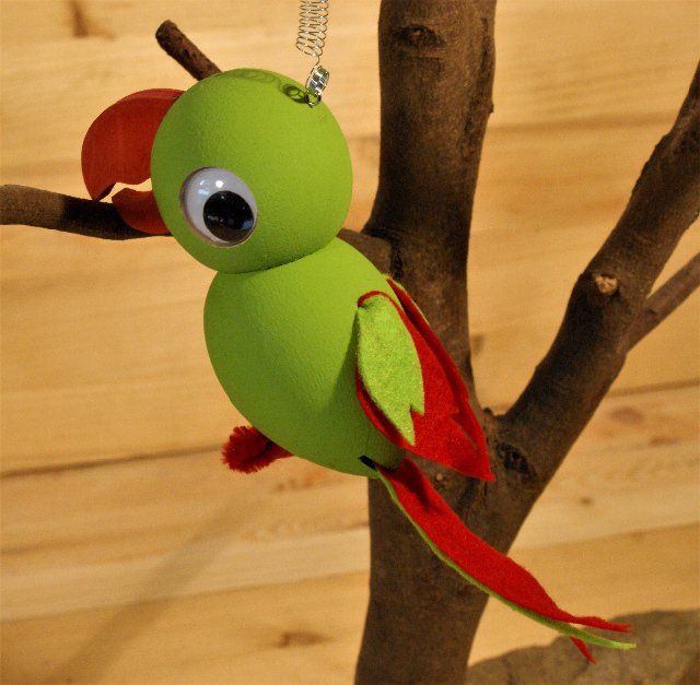 Dřevěný pérák - papoušek > varianta zelený