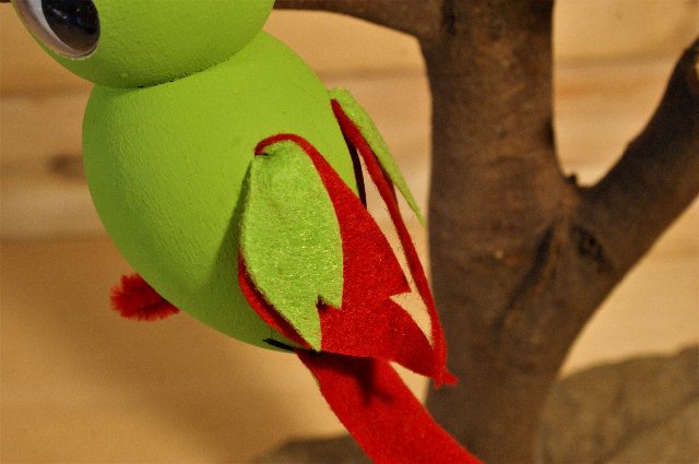 Dřevěný pérák - papoušek > varianta zelený