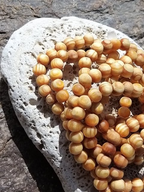 Dřevěný náramek z borovice > varianta Dámská a dětská