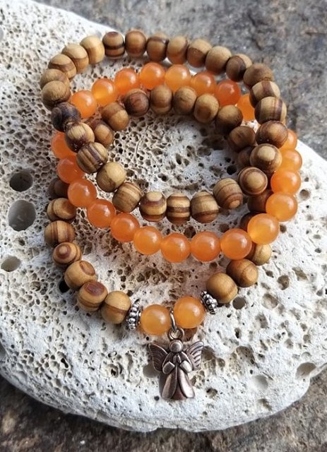 Set dřevěných náramků s karnolem > varianta Dámská a dětská