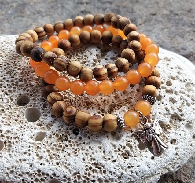 Set dřevěných náramků s karnolem > varianta Dámská a dětská