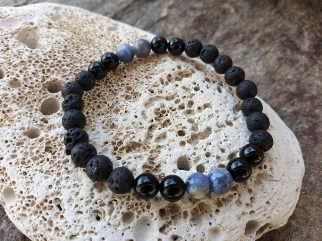 Pánský náramek z lávy se sodalitem a onyxem > varianta pánský