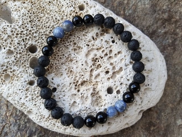 Pánský náramek z lávy se sodalitem a onyxem > varianta pánský