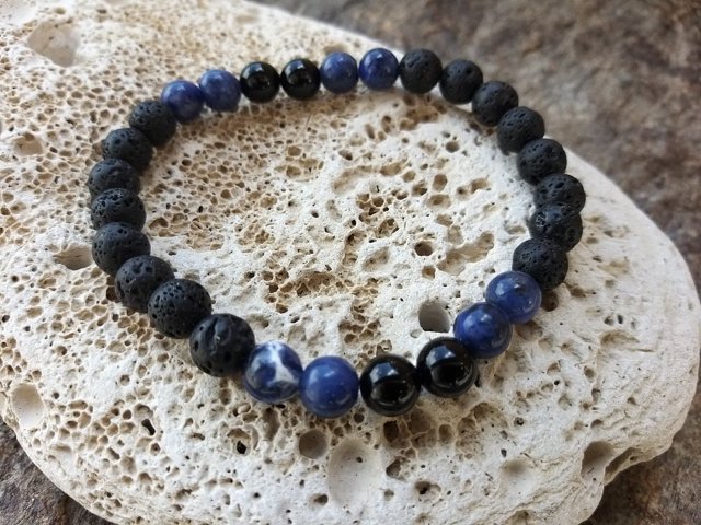 Pánský náramek z lávy s onyxem a sodalitem > varianta pánský