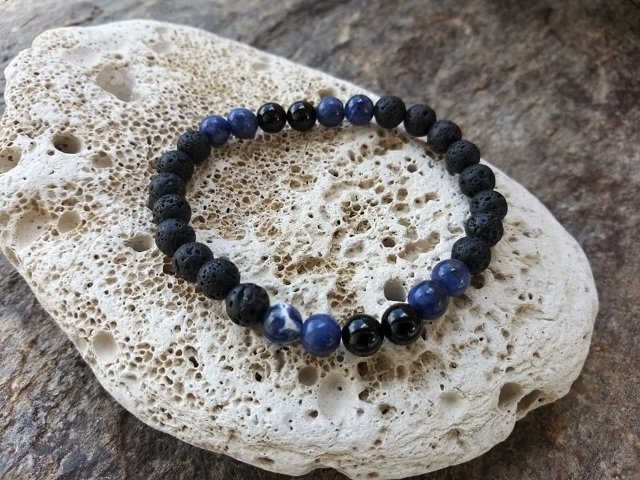 Pánský náramek z lávy s onyxem a sodalitem > varianta pánský