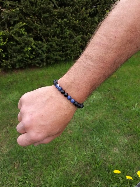 Pánský náramek z lávy s onyxem a sodalitem > varianta pánský