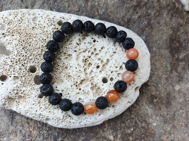 Pánský náramek z lávy s karneolem > varianta pánský