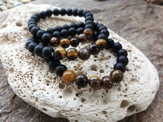 set pánských náramků z onyxu - magnezit, tygří oko > varianta pánský