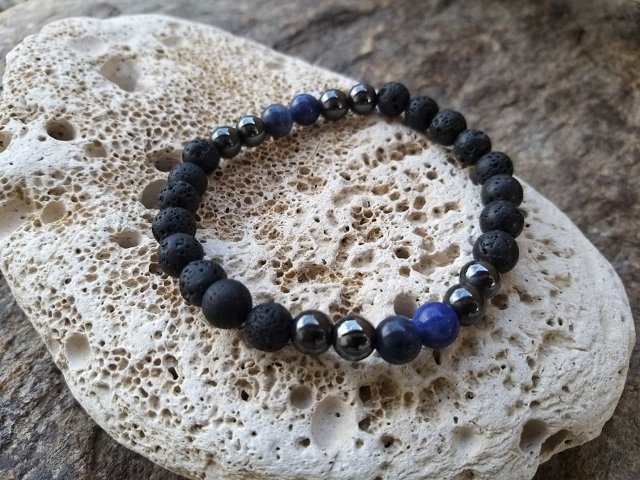 Pánský náramek z lávy se sodalitem a hematitem > varianta pánský