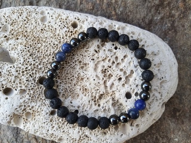 Pánský náramek z lávy se sodalitem a hematitem > varianta pánský