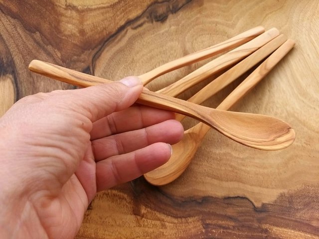 Dřevěná lžička dezertní > varianta oliva