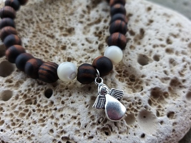 Náramek z ořešáku s perletí > varianta PÁNSKÁ, DÁMSKÁ, DĚTSKÁ