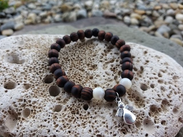 Náramek z ořešáku s perletí > varianta PÁNSKÁ, DÁMSKÁ, DĚTSKÁ