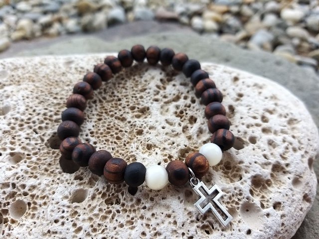 Náramek z ořešáku s perletí > varianta PÁNSKÁ, DÁMSKÁ, DĚTSKÁ