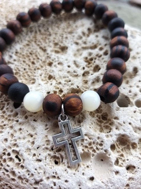 Náramek z ořešáku s perletí > varianta PÁNSKÁ, DÁMSKÁ, DĚTSKÁ