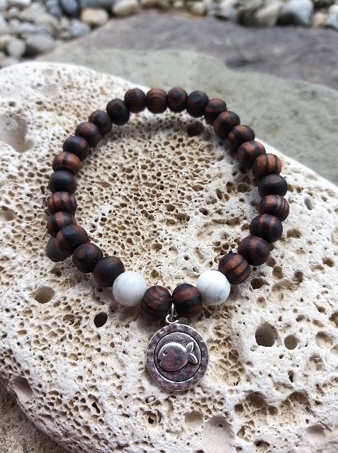 Náramek z ořešáku s magnezitem > varianta PÁNSKÁ, DÁMSKÁ, DĚTSKÁ