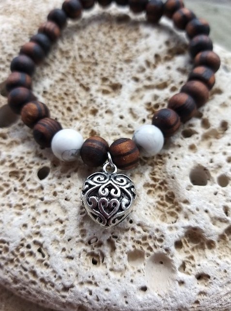 Náramek z ořešáku s magnezitem > varianta PÁNSKÁ, DÁMSKÁ, DĚTSKÁ