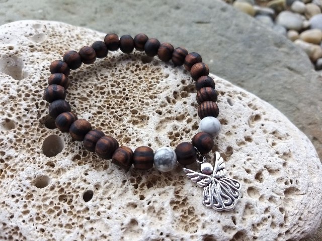 Náramek z ořešáku s magnezitem > varianta PÁNSKÁ, DÁMSKÁ, DĚTSKÁ