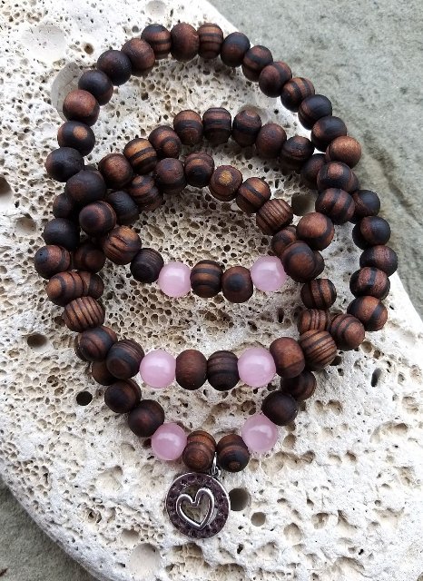 Náramek z ořešáku s růženínem > varianta PÁNSKÁ, DÁMSKÁ, DĚTSKÁ