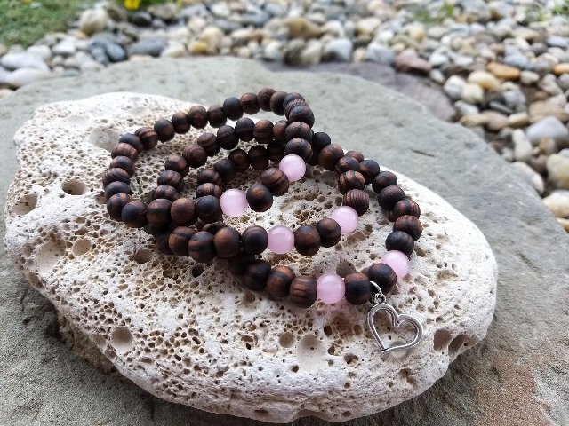 Náramek z ořešáku s růženínem > varianta PÁNSKÁ, DÁMSKÁ, DĚTSKÁ