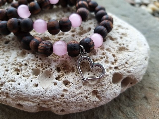 Náramek z ořešáku s růženínem > varianta PÁNSKÁ, DÁMSKÁ, DĚTSKÁ