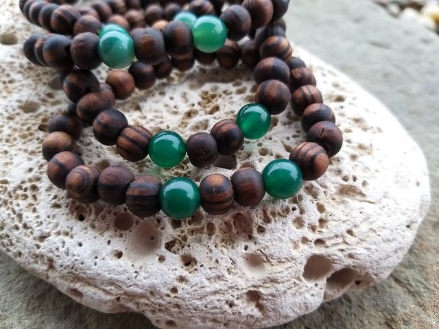 Náramek z ořešáku s achátem > varianta PÁNSKÁ, DÁMSKÁ, DĚTSKÁ