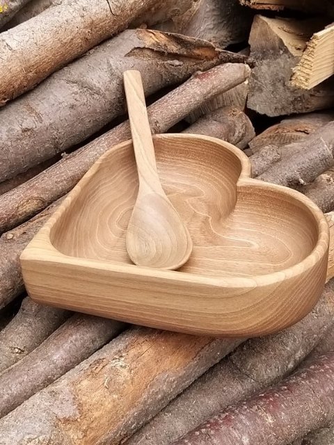 Srdcová mísa z ořešáku vlašského > varianta ořešák vlašský