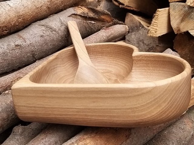 Srdcová mísa z ořešáku vlašského > varianta ořešák vlašský