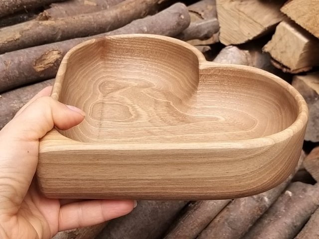 Srdcová mísa z ořešáku vlašského > varianta ořešák vlašský