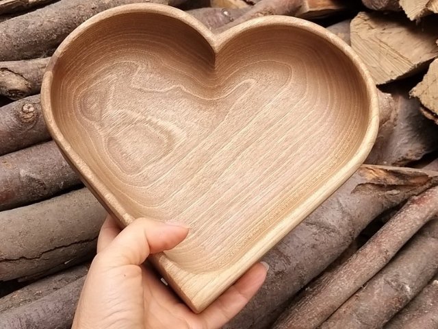 Srdcová mísa z ořešáku vlašského > varianta ořešák vlašský