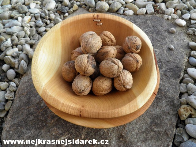 Dřevěná miska na oříšky > varianta Třešeň