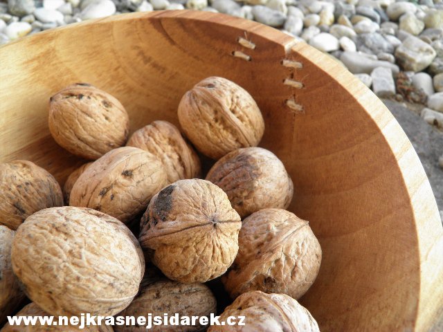 Dřevěná miska na oříšky > varianta Třešeň