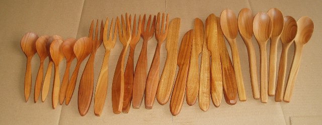 Dřevěný příborový set - Třešeň > varianta Třešeň