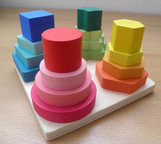 Dřevěná skládačka - Pyramida > varianta čtverec