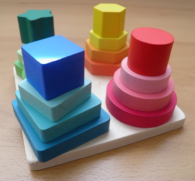 Dřevěná skládačka - Pyramida > varianta čtverec