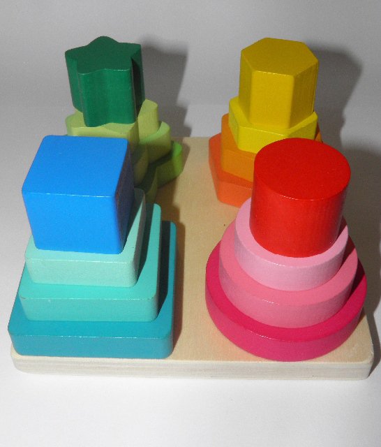 Dřevěná skládačka - Pyramida > varianta čtverec