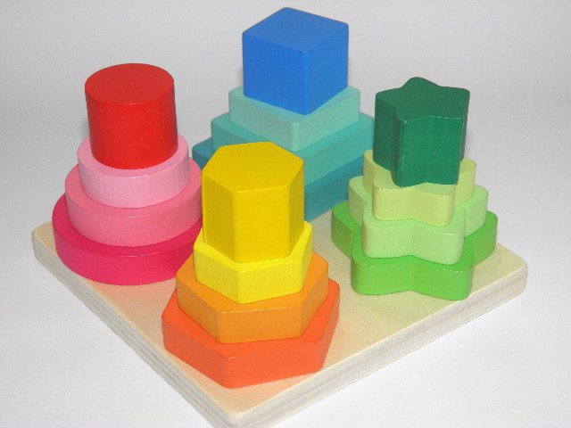 Dřevěná skládačka - Pyramida > varianta čtverec