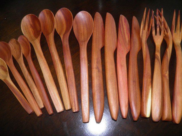 Dřevěný příborový set - Švestka > varianta Švestka